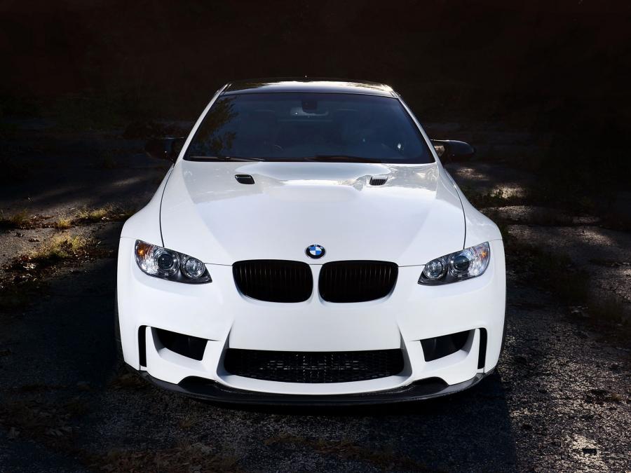  BMW M3 Coupe White by IND Distribution 2012 года  (фото 4 из 6)